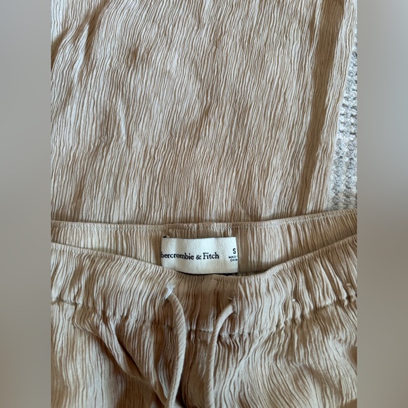 Abercrombie and Fitch Flowy Pants - Picture 2 of 6